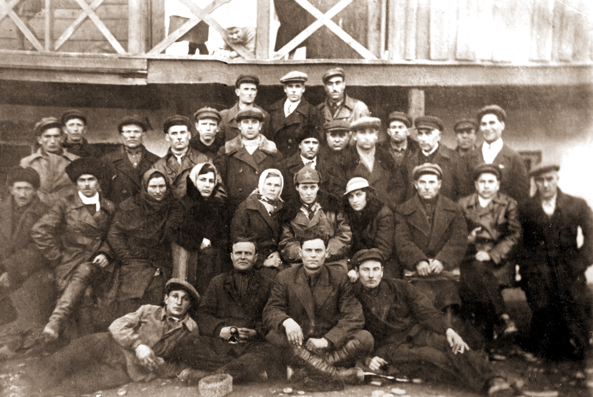 Рабочие и пилоты