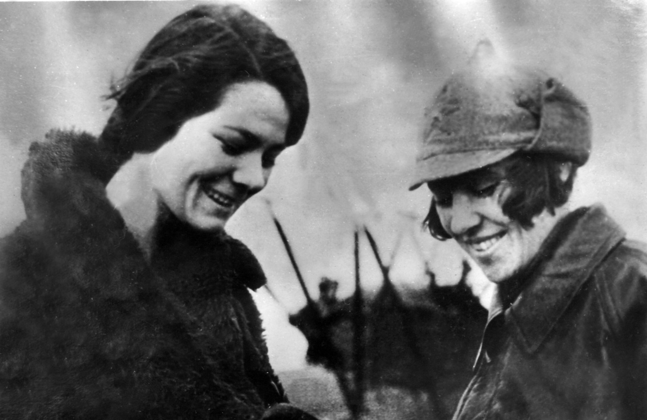 Две улыбающиеся женщины