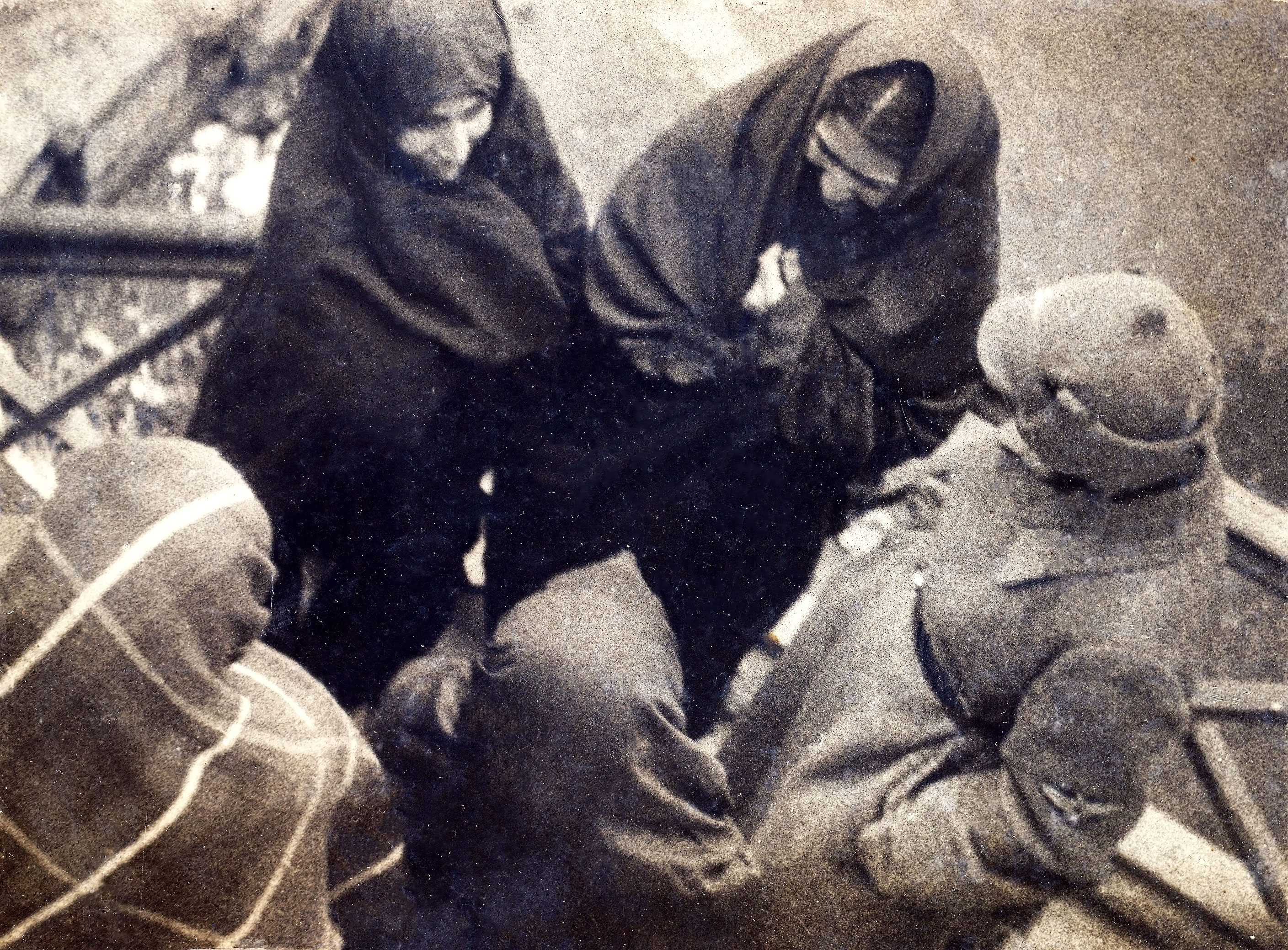 Пилоты в обсуждении у самолёта