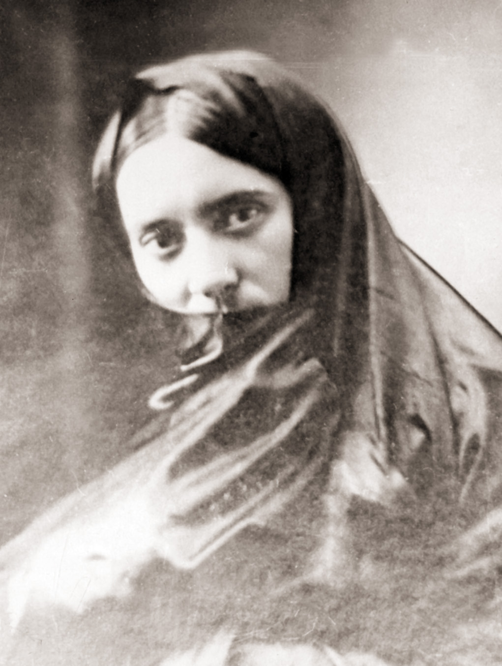 Портрет молодой Лейлы в платке