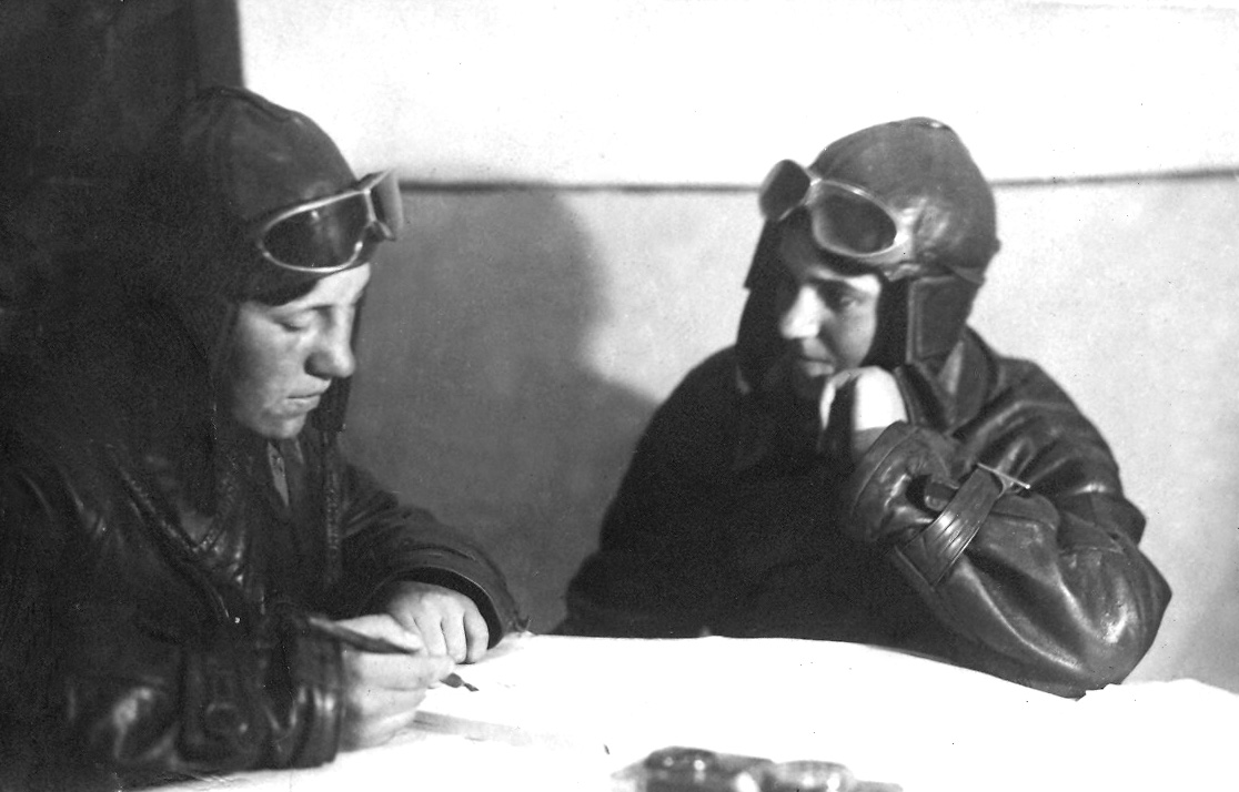 Два пилота за работой